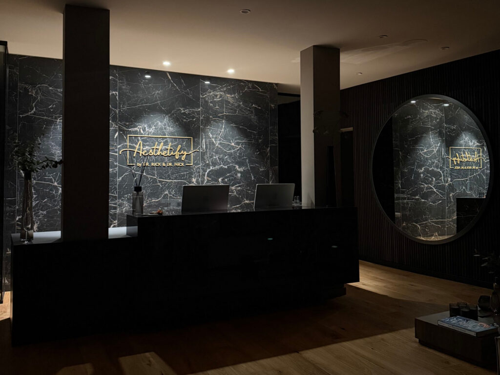 Lassen Sie sich von unserem Expertenteam in München zu unseren Methoden der Faltenbehandlung beraten.